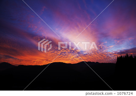 Morning glow 1076724