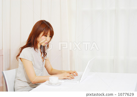 一個女人享受網 1077629