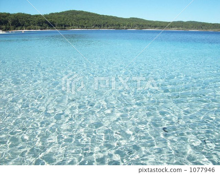 Lake with high transparency 1077946