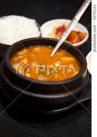 韓式燉燜 韓國燉鍋 鍋裡煮好的食物 1078122
