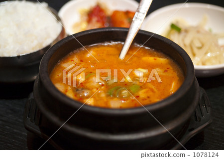 韓式燉燜 韓國燉鍋 鍋裡煮好的食物 1078124