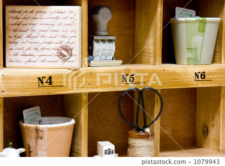 stamp, crate, wooden box 1079943