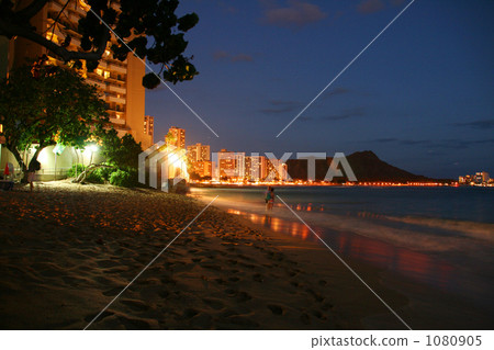 diamond head, waikiki beach, night scape 1080905