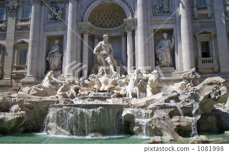 Trevi Fountain 1081998