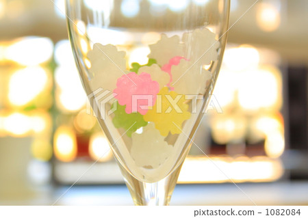 Wineglass and Competito Wineglass and Competito 1082084