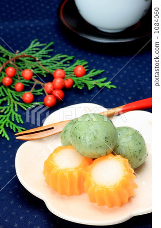 Japanese sweets and green tea Japanese sweets and green tea 1084060