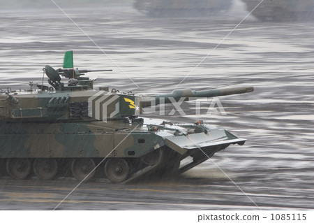 90型坦克在雨中 90型坦克在雨中 1085115
