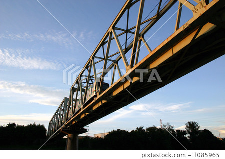 A crossover stained in sunset 1085965