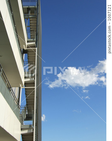 Meeting and sky Meeting and sky 1087121