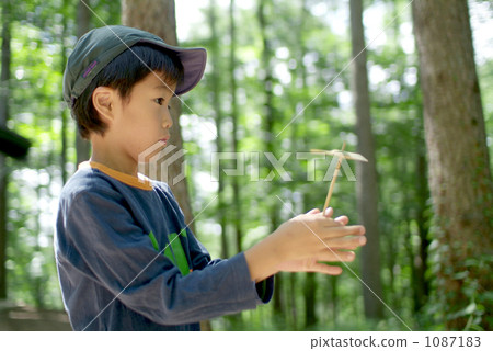 A boy playing a bamboo dragonfly 1087183