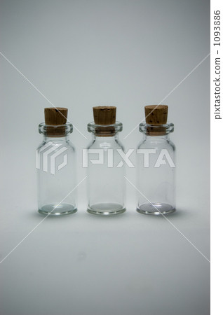三個玻璃小瓶 三個玻璃小瓶 1093886