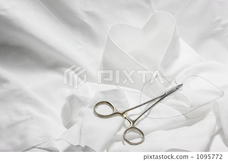 Surgical needle holder and thread Heart-shaped medical image background Surgical needle holder and thread Heart-shaped medical image background 1095772