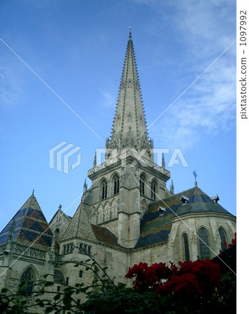 Autun的大教堂和秋天 1097992