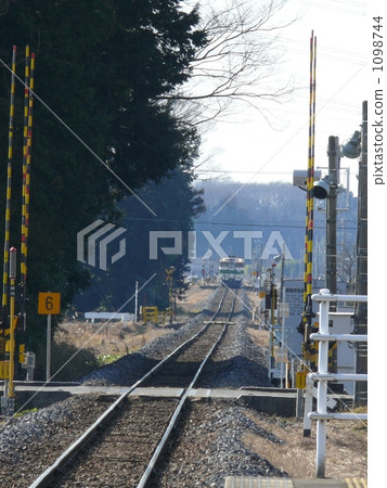 Train approach 1098744