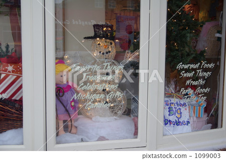 At the time of Christmas 1099003