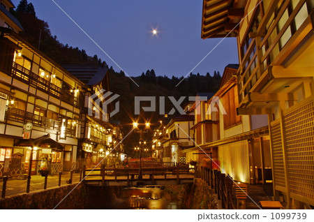 月亮和點燃的城市 1099739