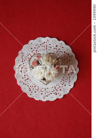 Roses in a heart shaped wire basket 1099990