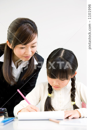 A girl who is instructed by a teacher (second grade elementary school student) A girl who is instructed by a teacher (second grade elementary school student) 1101996