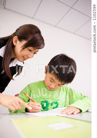 A boy who is instructed by a teacher (a grade 3 elementary school student) A boy who is instructed by a teacher (a grade 3 elementary school student) 1102594