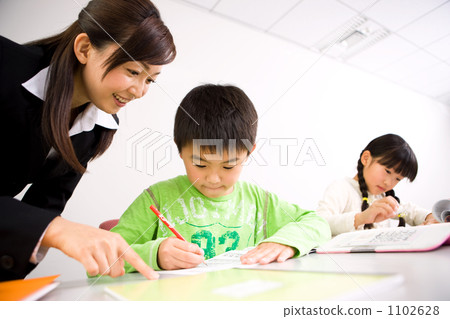 Elementary school students taking classes Elementary school students taking classes 1102628