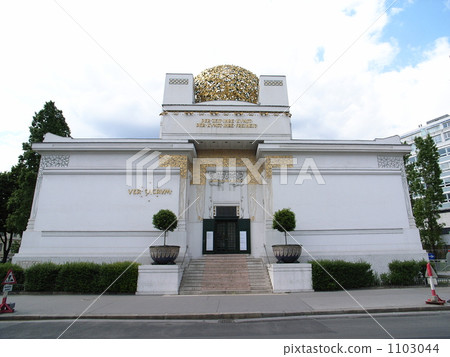Vienna / Separated House (Cession) 1103044