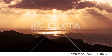 Sunset glow on Chichijima 1106126