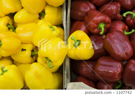 Red and yellow peppers Red and yellow peppers 1107742