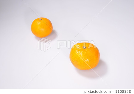 strobe photography, two objects, indoor 1108538