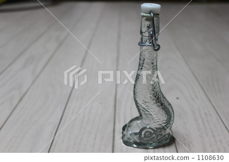 Small bottle Small bottle 1108630