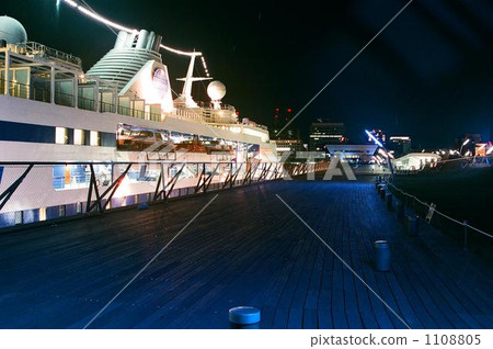 大碼頭的豪華班輪 1108805