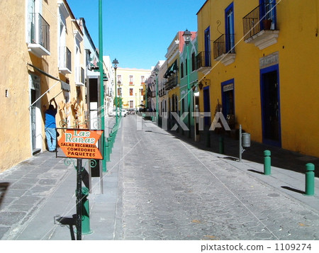 The streets of Puebla 1109274