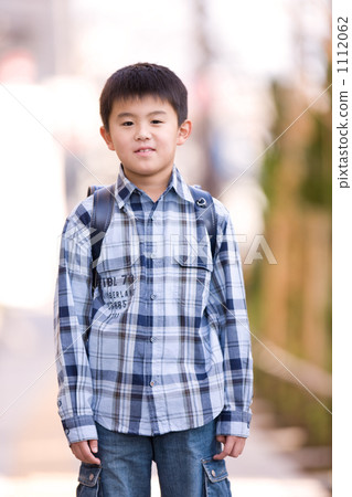 Elementary school students on the way to school Elementary school students on the way to school 1112062