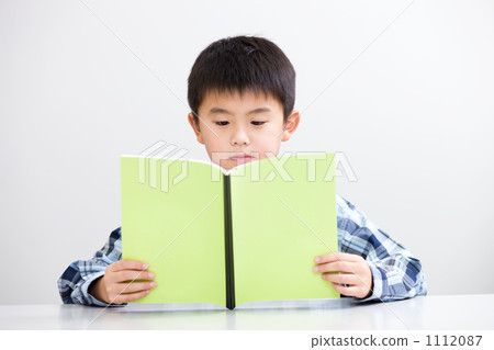 A boy studying (a third grader in elementary school) A boy studying (a third grader in elementary school) 1112087