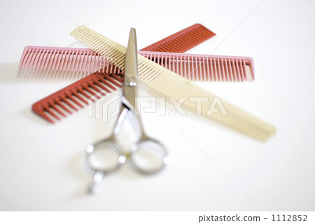 Cut scissors and color combs 1112852