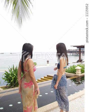 The pool side of the resort 1115952