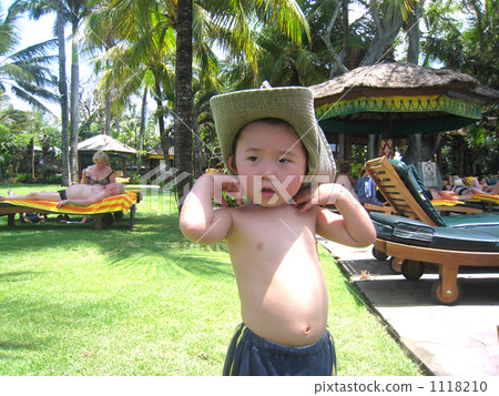 Children in tropical countries 1118210