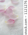 Rose petals on the race 1121276