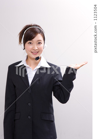 女商人穿著收入 1123504