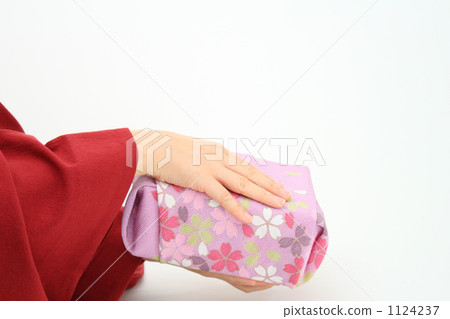 Red kimono and orange wrapping cloth wrapping 2 1124237