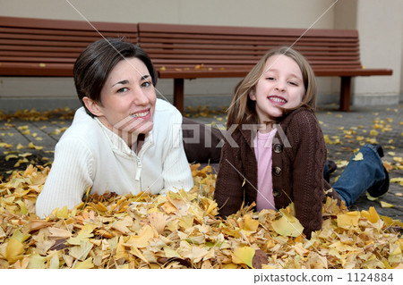 Mother and child 1124884