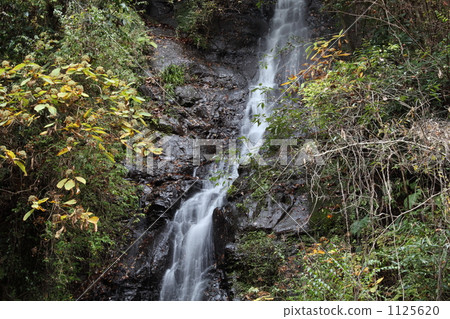 Phantom waterfall and autumn leaves 1125620