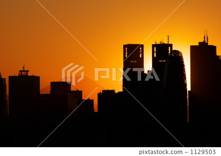 Sunset in Tokyo Metropolitan Government 1129503