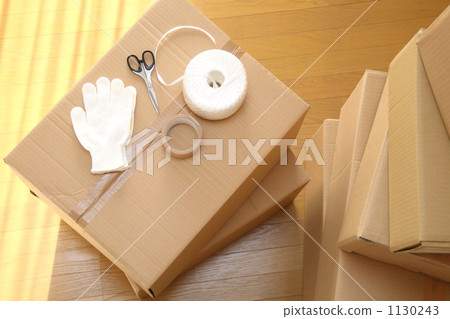 Moving cardboard piled up in the living room 8 1130243