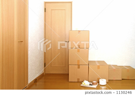Moving cardboard piled up in the living room 10 1130246