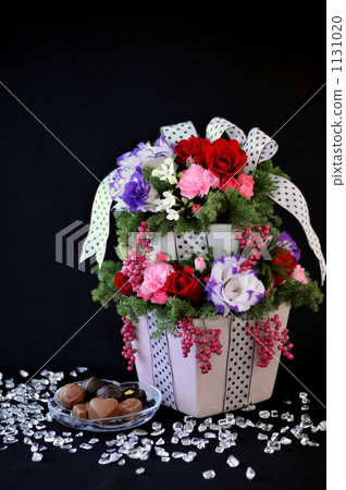 Present flower arrangement 1131020
