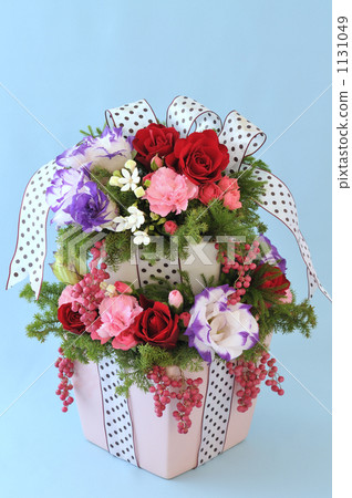 Present flower arrangement Present flower arrangement 1131049