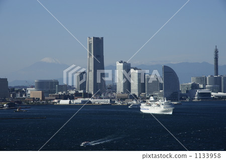 Minato Mirai departing port Minato Mirai departing port 1133958