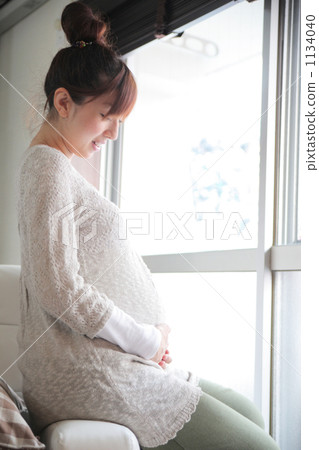 Pregnant woman 1134040