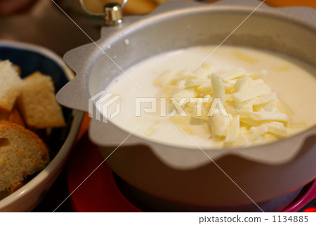 cheese fondue  1134885