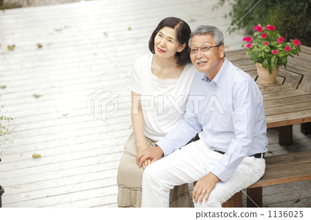 husband and wife, married couple 1136025